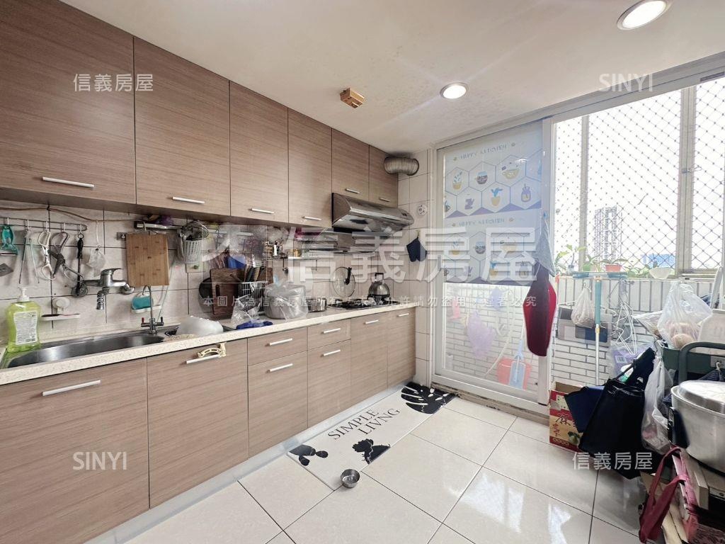 逢甲採光美屋附車位房屋室內格局與周邊環境