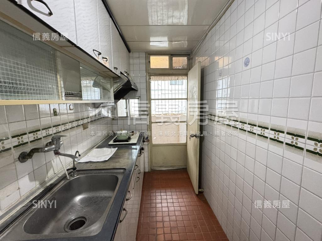 內湖國泰公寓三房房屋室內格局與周邊環境