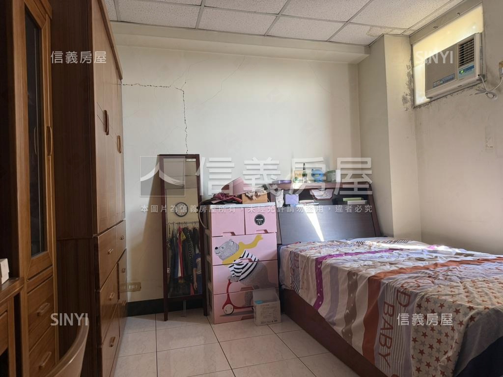 頂層視野龍家族３房附車位房屋室內格局與周邊環境