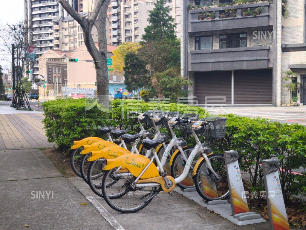 青埔Ａ１８稀有頂樓華廈房屋室內格局與周邊環境