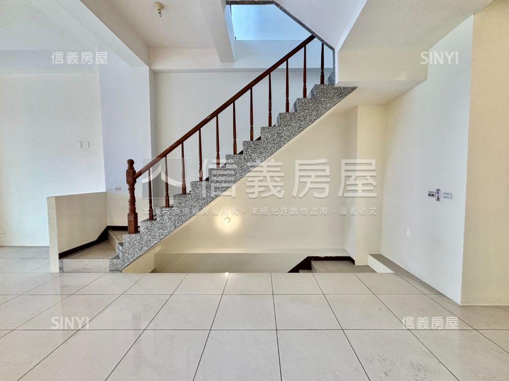 中醫商圈約５米面寬美店面房屋室內格局與周邊環境