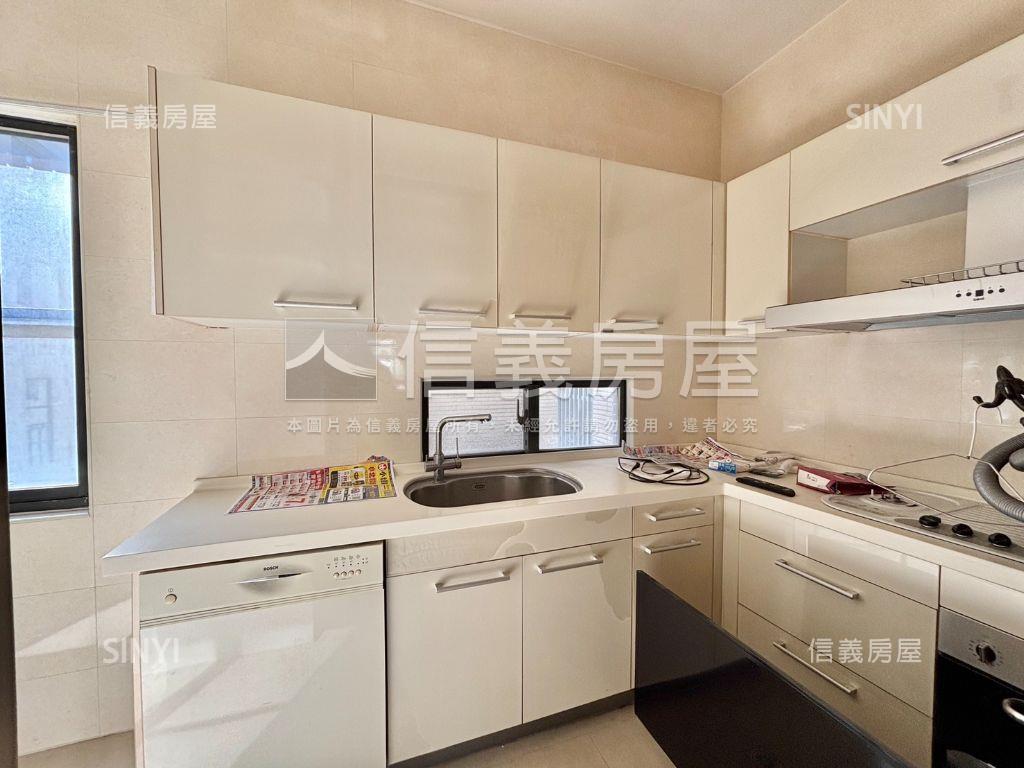 中醫商圈約５米面寬美店面房屋室內格局與周邊環境