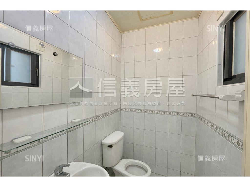 中醫商圈約５米面寬美店面房屋室內格局與周邊環境