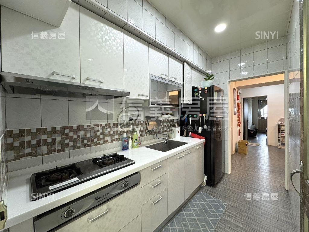 近文藻高樓景觀大４房車位房屋室內格局與周邊環境