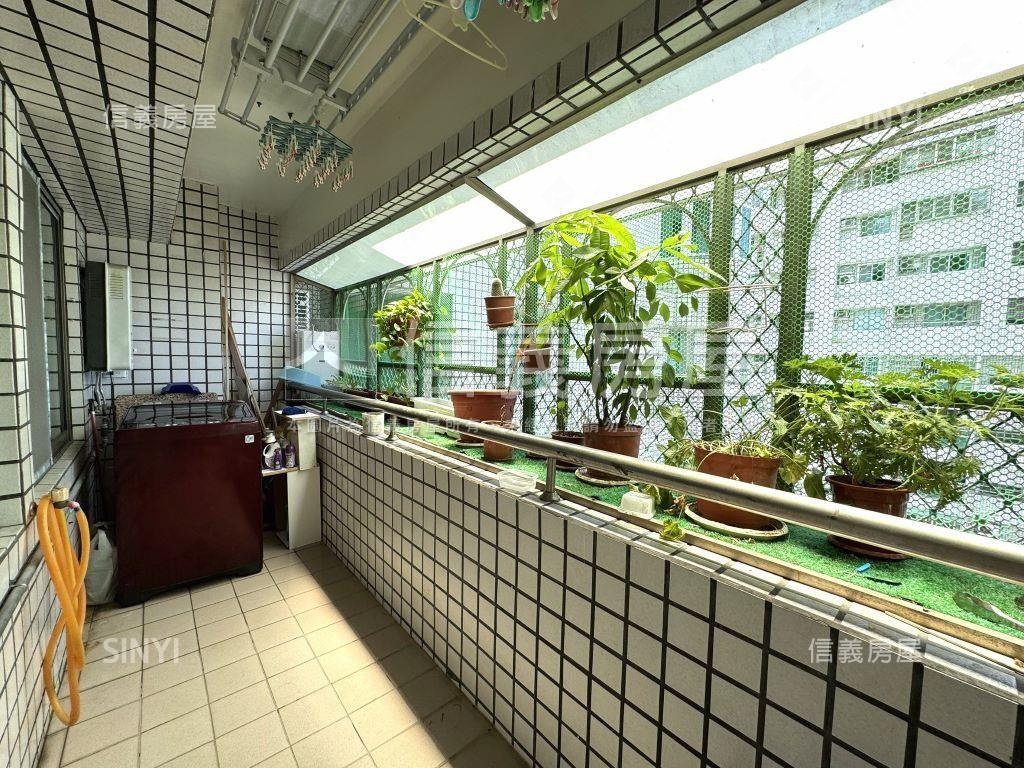 近文藻高樓景觀大４房車位房屋室內格局與周邊環境