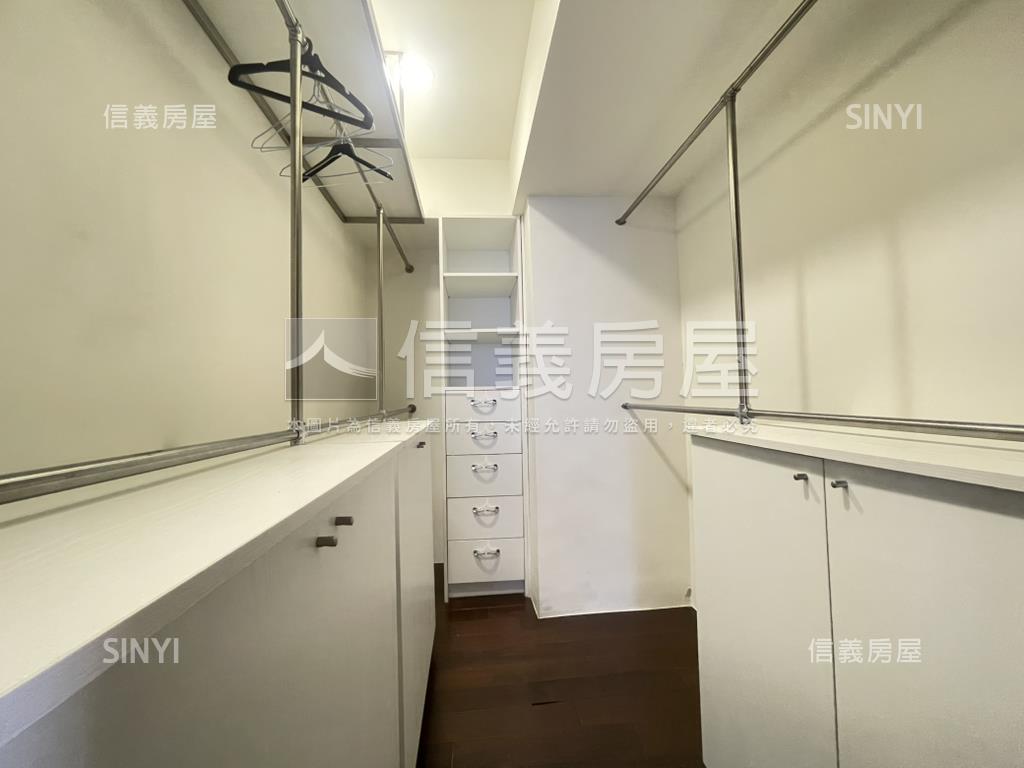 羅馬裝潢景觀大戶房屋室內格局與周邊環境