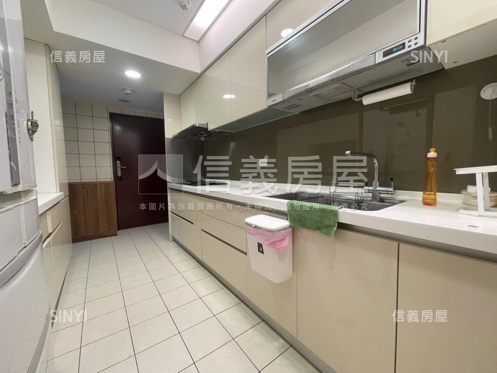 羅馬裝潢景觀大戶房屋室內格局與周邊環境