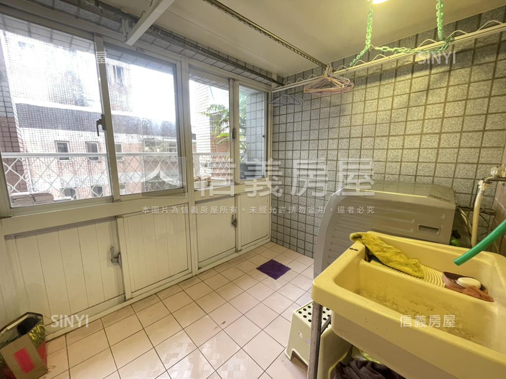 羅馬裝潢景觀大戶房屋室內格局與周邊環境
