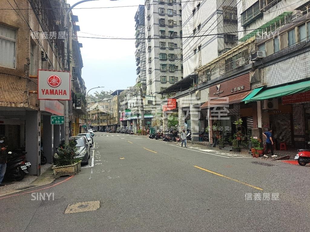 名揚四海電梯３房房屋室內格局與周邊環境