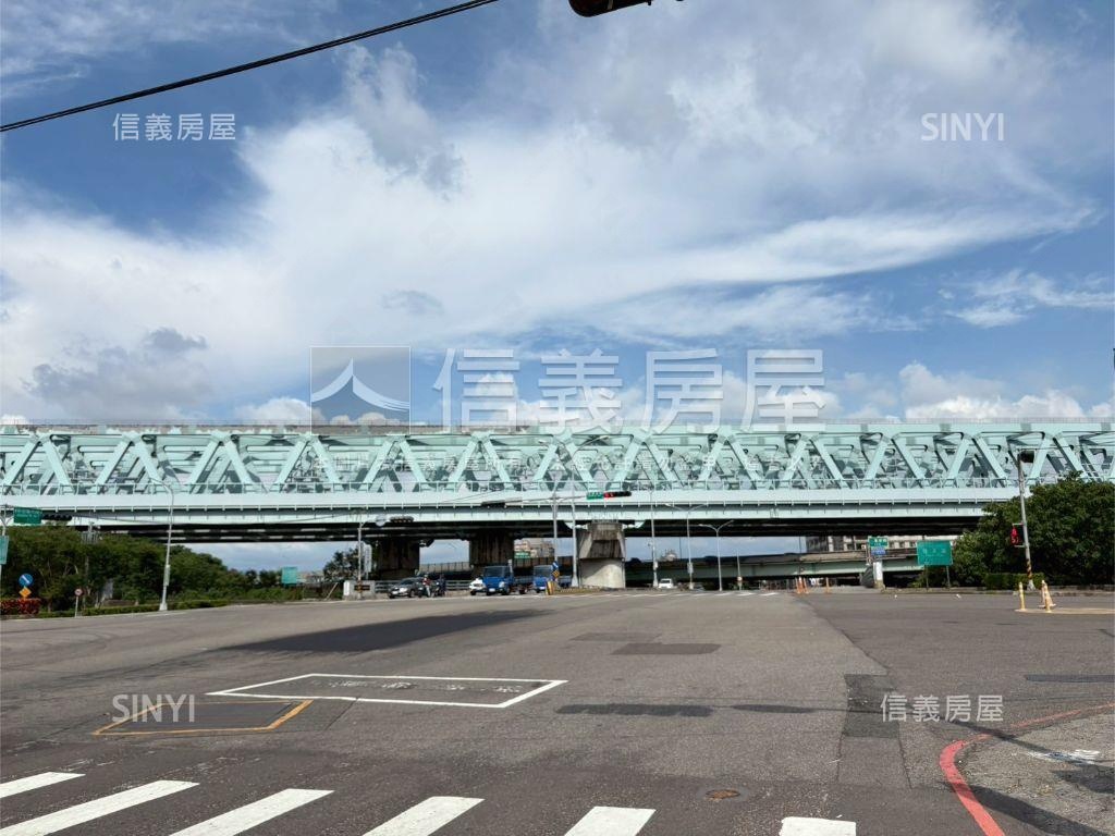 近高鐵站高樓層３房平車房屋室內格局與周邊環境