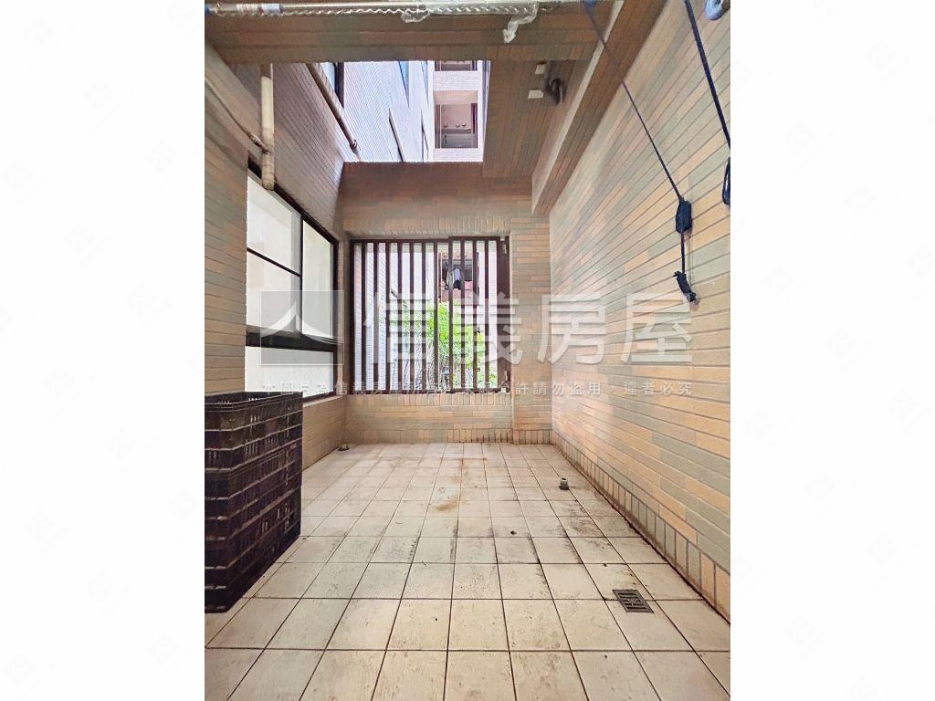 推！觀露臺名軒四房雙車位房屋室內格局與周邊環境