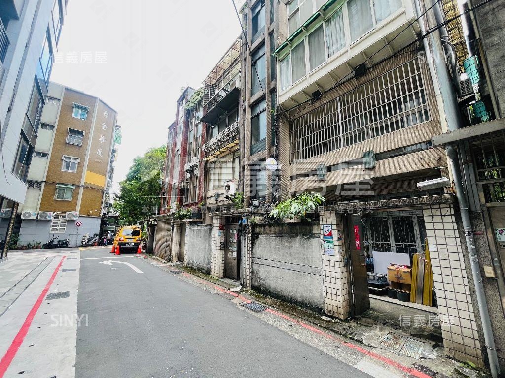 專任庭院綠蔭方正邊間一樓房屋室內格局與周邊環境