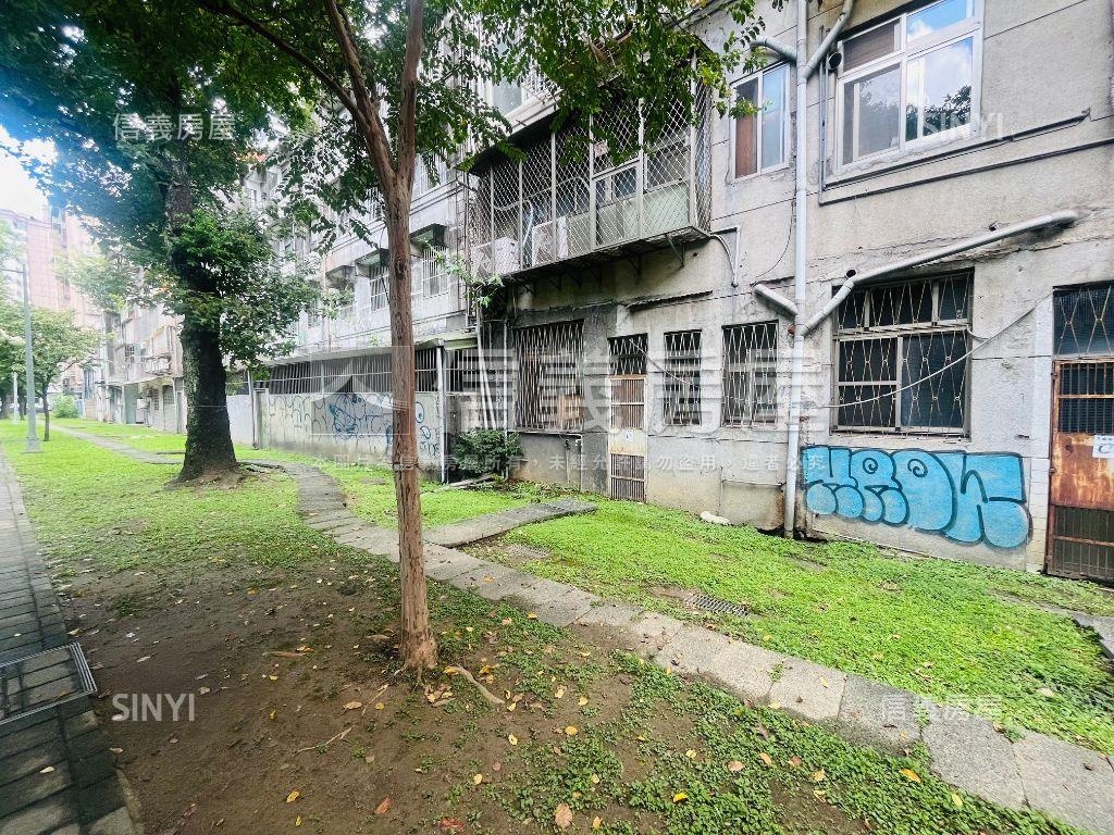 專任庭院綠蔭方正邊間一樓房屋室內格局與周邊環境