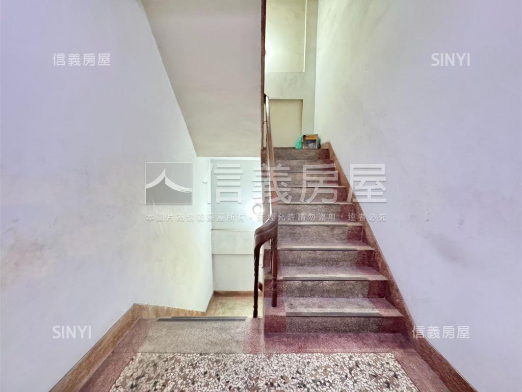 專任！近爽文路活路透天房屋室內格局與周邊環境