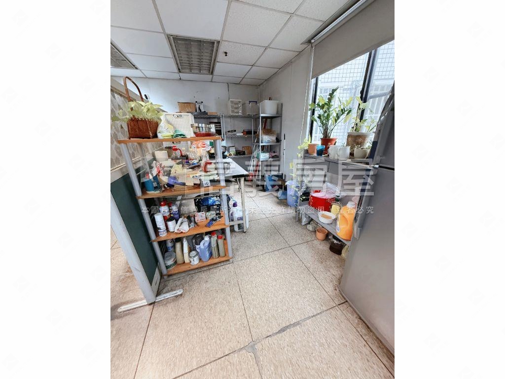 國產都心低總價高樓層商辦房屋室內格局與周邊環境