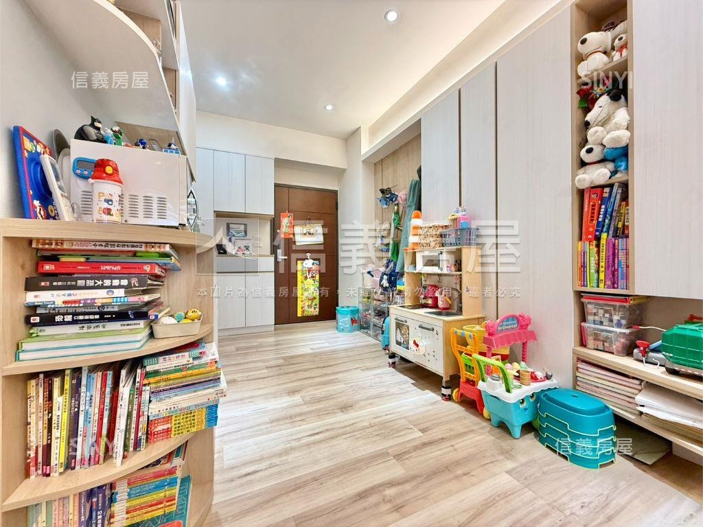 合雄Ｍ優美兩房車位房屋室內格局與周邊環境