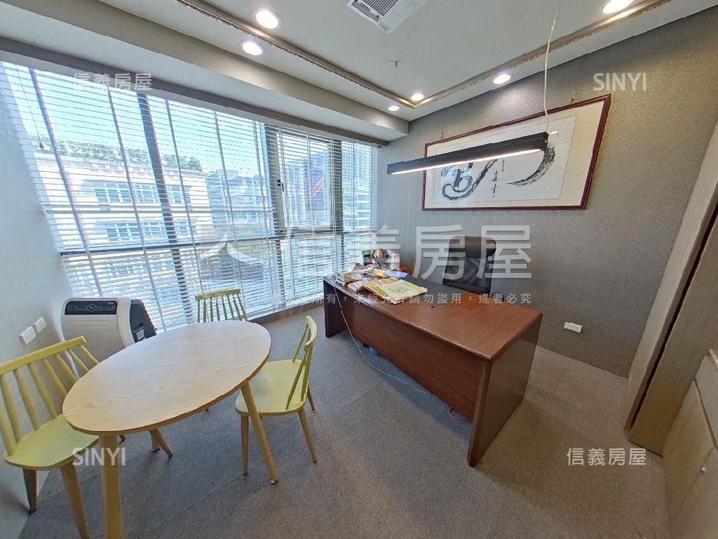 世紀之光後棟附雙坡平車位房屋室內格局與周邊環境