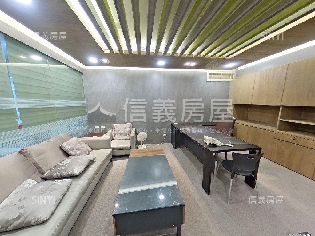 世紀之光後棟附雙坡平車位房屋室內格局與周邊環境