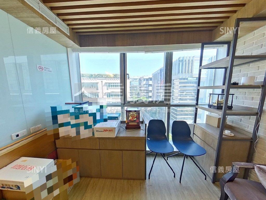 世紀之光後棟附雙坡平車位房屋室內格局與周邊環境