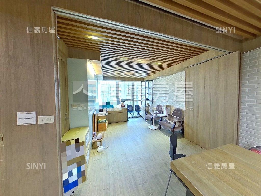 世紀之光後棟附雙坡平車位房屋室內格局與周邊環境
