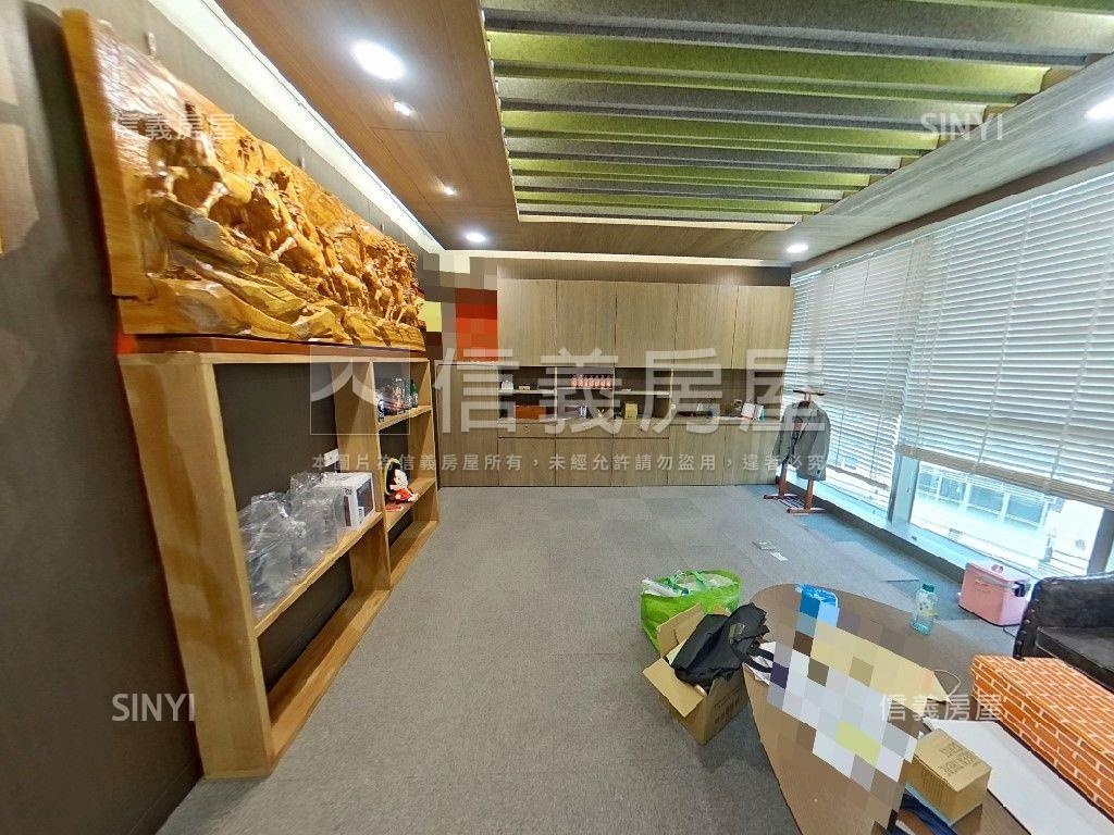 世紀之光後棟附雙坡平車位房屋室內格局與周邊環境