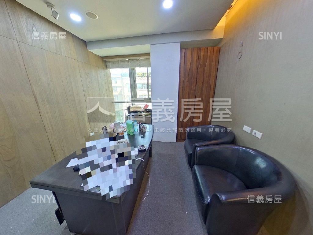 世紀之光後棟附雙坡平車位房屋室內格局與周邊環境