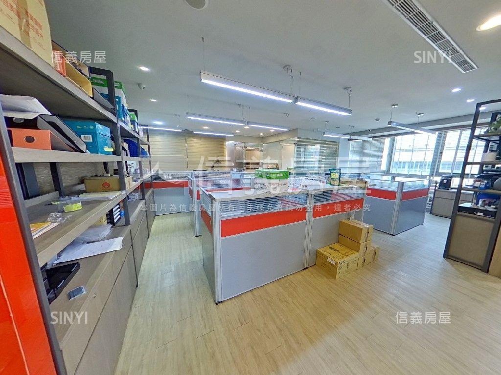 世紀之光後棟附雙坡平車位房屋室內格局與周邊環境