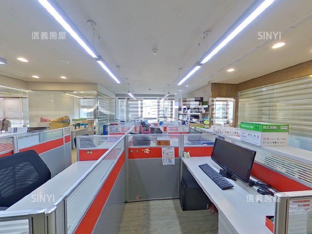 世紀之光後棟附雙坡平車位房屋室內格局與周邊環境