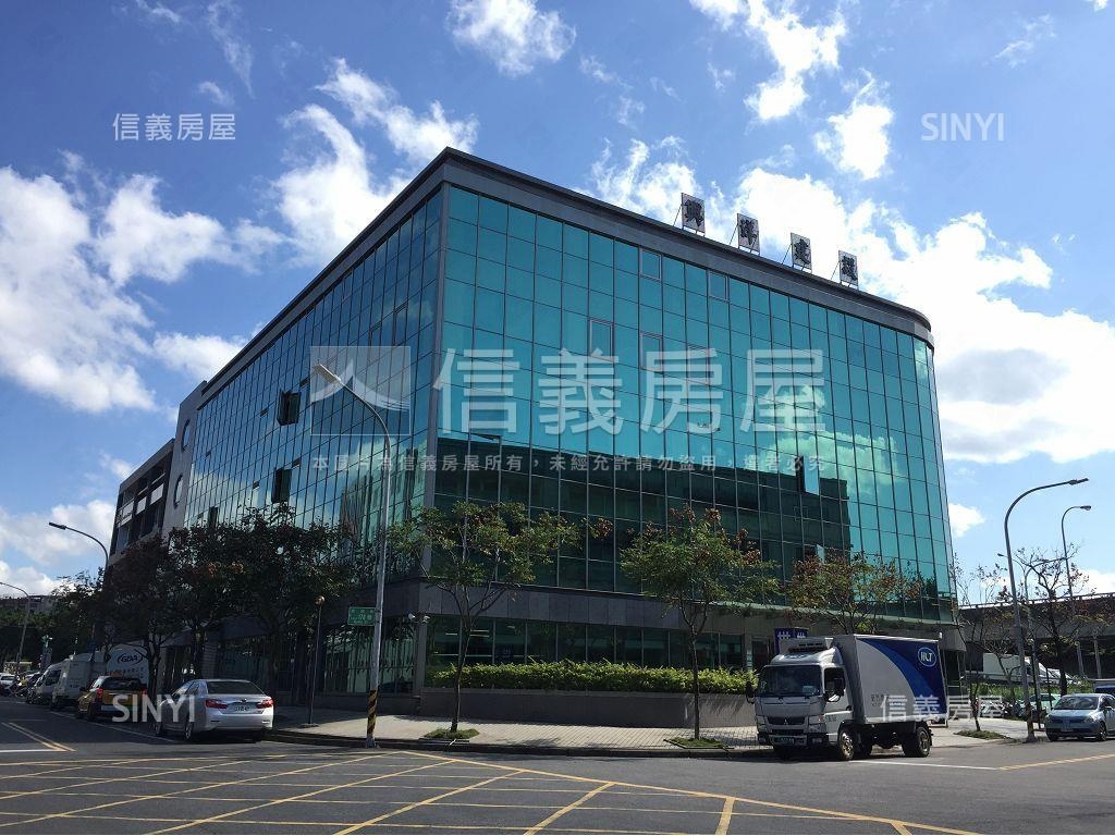 世紀之光後棟附雙坡平車位房屋室內格局與周邊環境