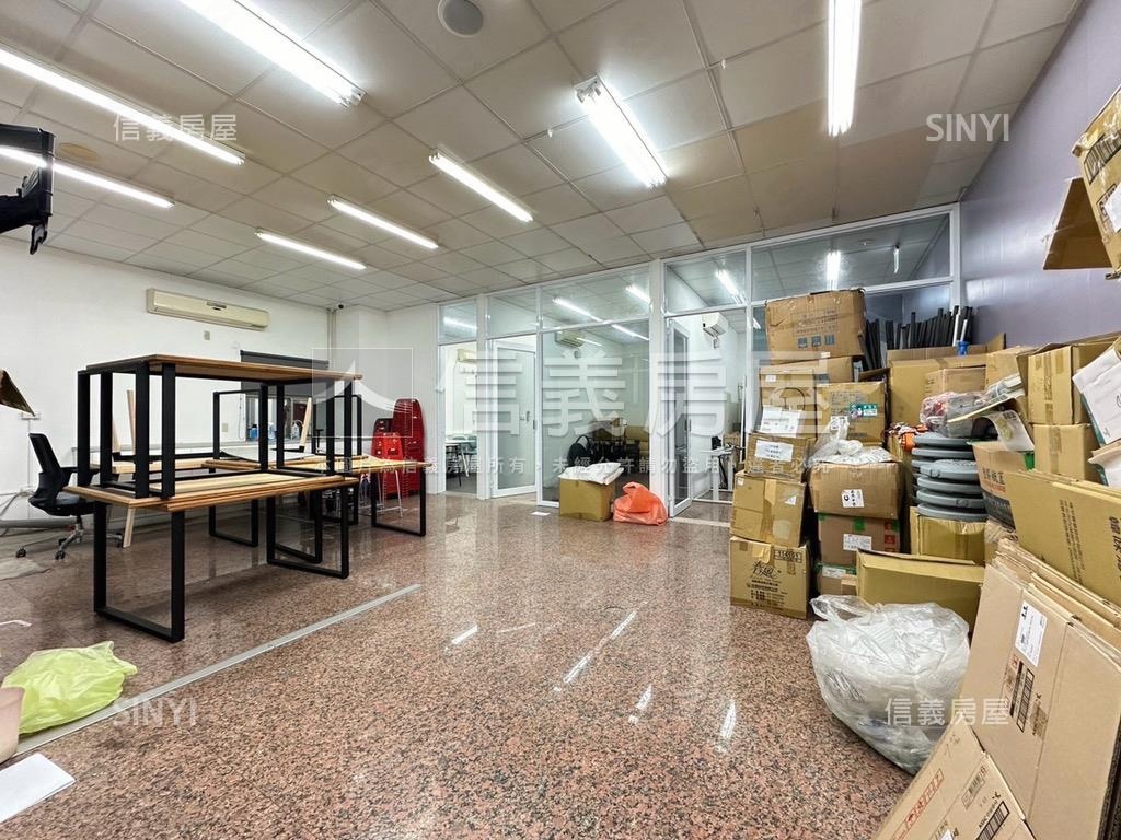 亞灣大面寬三角窗金店房屋室內格局與周邊環境