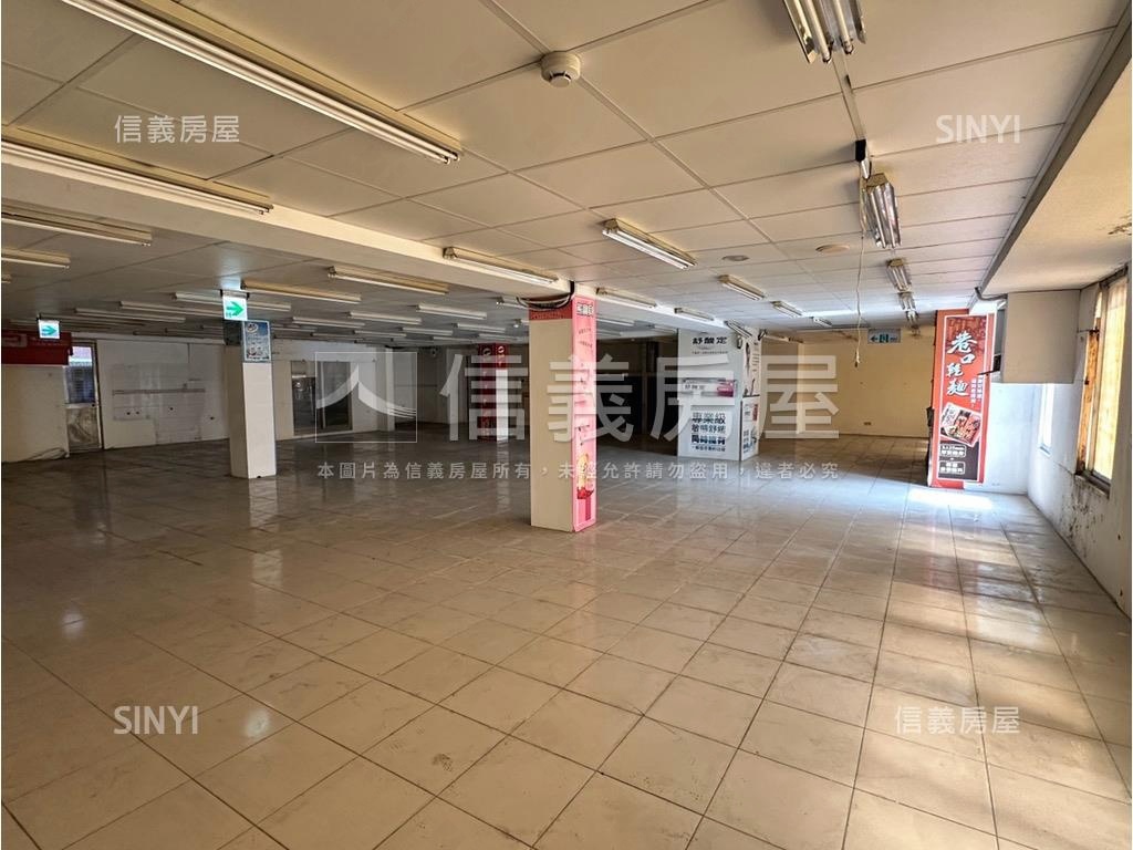亞灣大面寬三角窗金店房屋室內格局與周邊環境