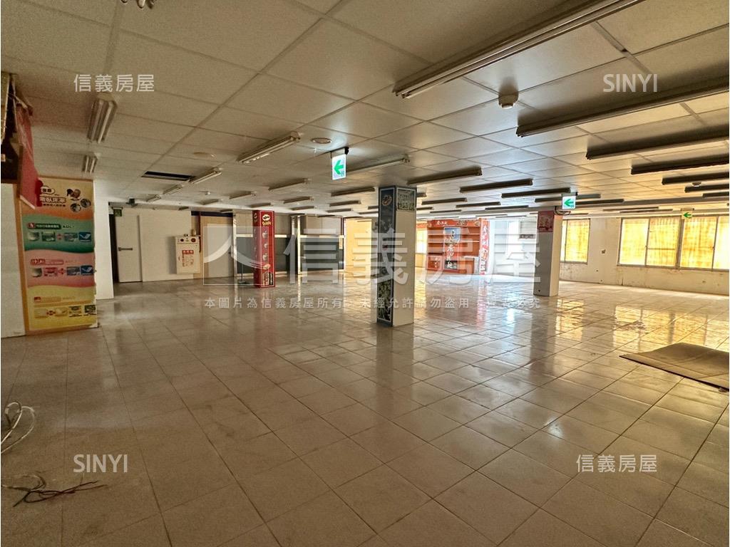 亞灣大面寬三角窗金店房屋室內格局與周邊環境