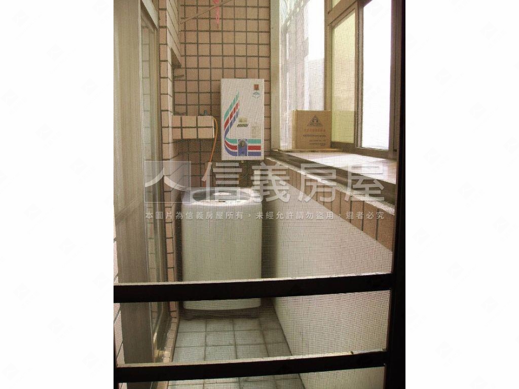 近愛買景觀美大空間房屋室內格局與周邊環境