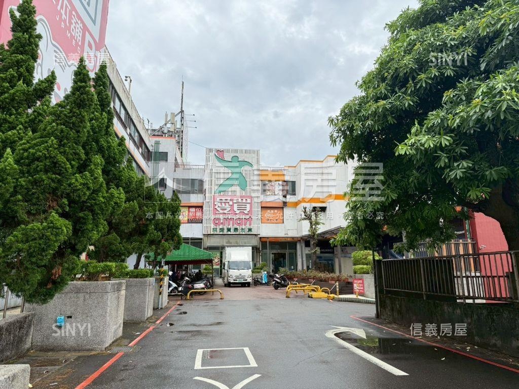 近愛買景觀美大空間房屋室內格局與周邊環境