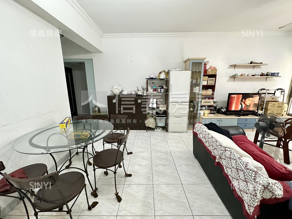 近明華國中巨蛋捷運三房房屋室內格局與周邊環境