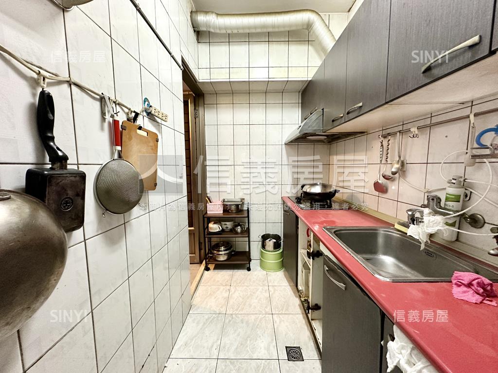 近明華國中巨蛋捷運三房房屋室內格局與周邊環境