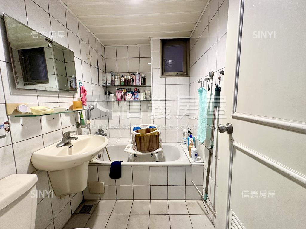 近明華國中巨蛋捷運三房房屋室內格局與周邊環境