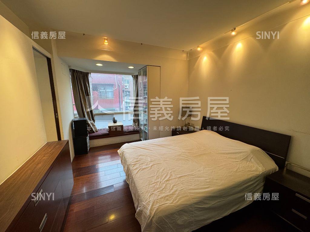 森林公園景觀美宅房屋室內格局與周邊環境