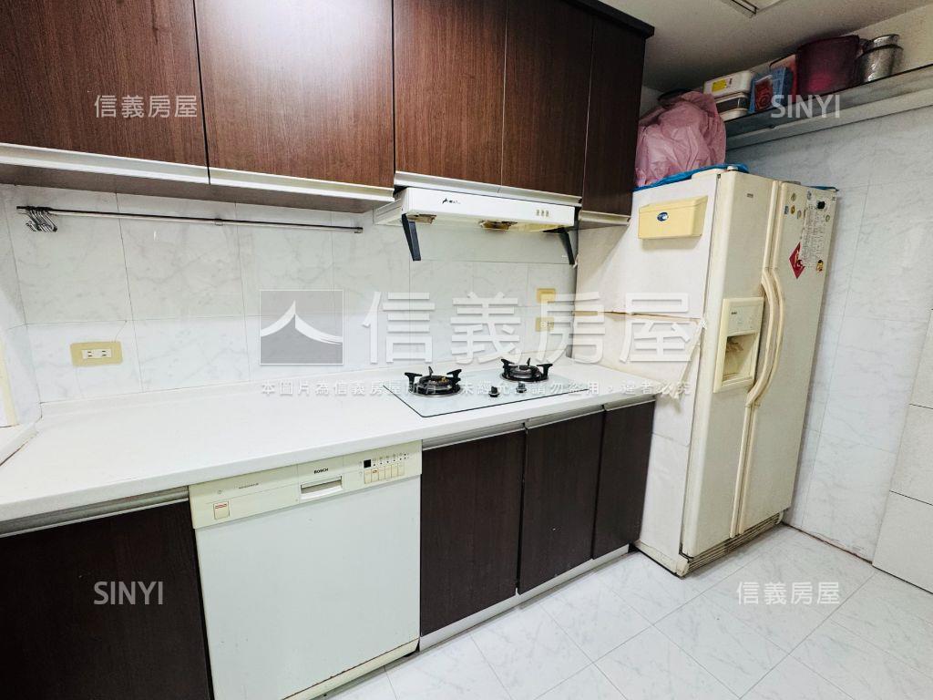 森林公園景觀美宅房屋室內格局與周邊環境