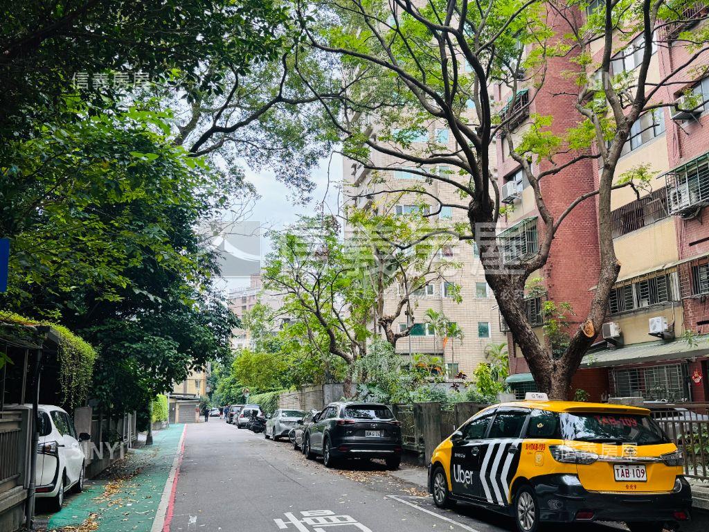 森林公園景觀美宅房屋室內格局與周邊環境