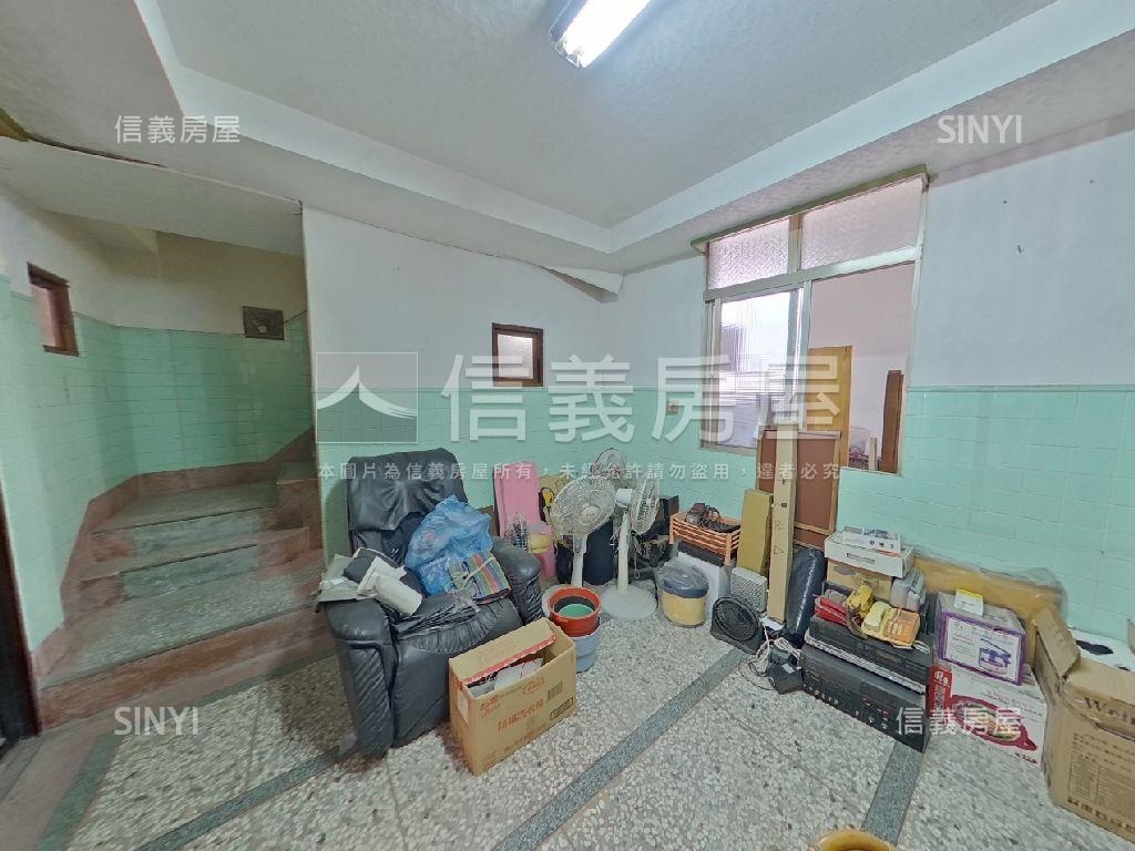 金馬路大面寬透天Ａ房屋室內格局與周邊環境