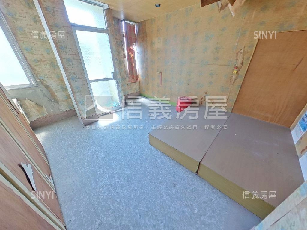 金馬路大面寬透天Ａ房屋室內格局與周邊環境
