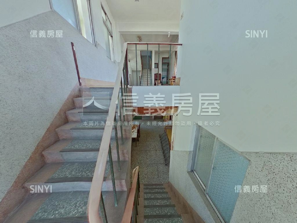 金馬路大面寬透天Ａ房屋室內格局與周邊環境