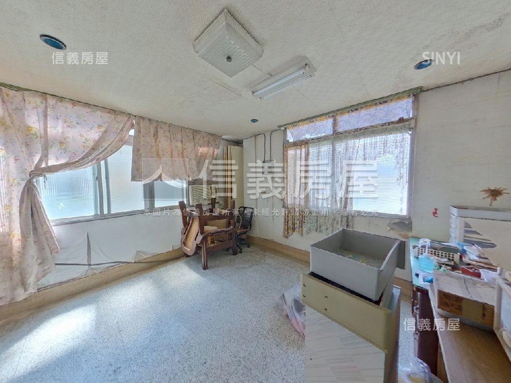 金馬路大面寬透天Ａ房屋室內格局與周邊環境