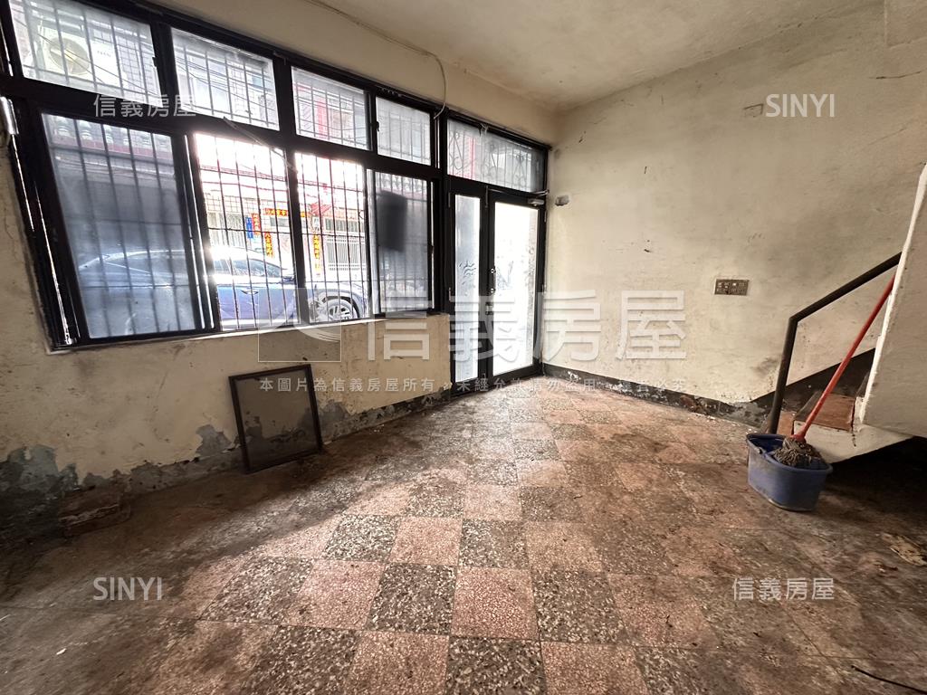 專任。樹中街透天厝房屋室內格局與周邊環境