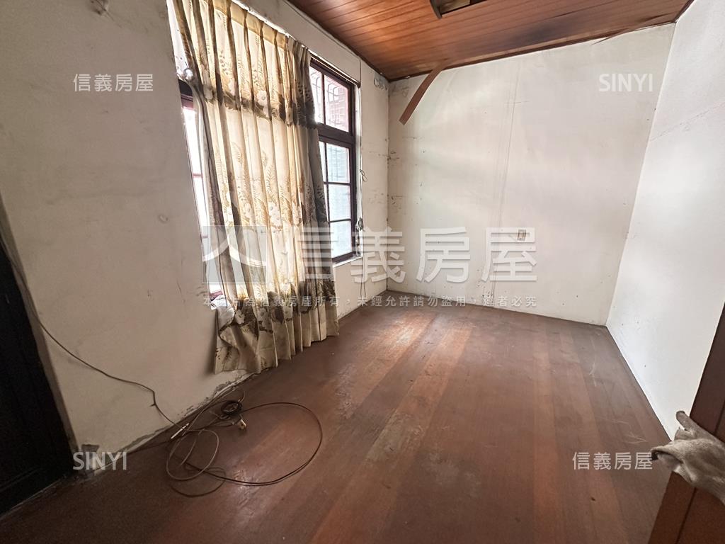 專任。樹中街透天厝房屋室內格局與周邊環境