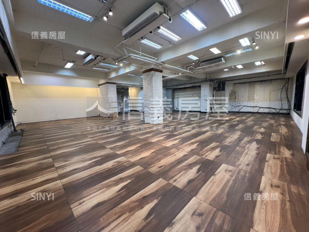 近市政府角間顯眼百坪店面房屋室內格局與周邊環境