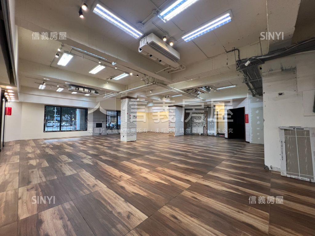 近市政府角間顯眼百坪店面房屋室內格局與周邊環境