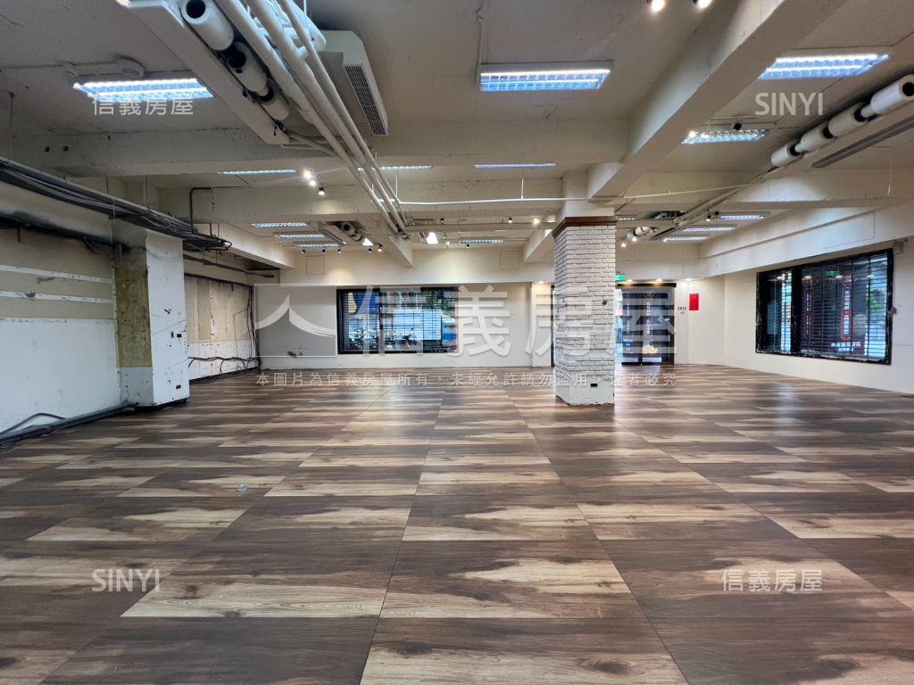 近市政府角間顯眼百坪店面房屋室內格局與周邊環境