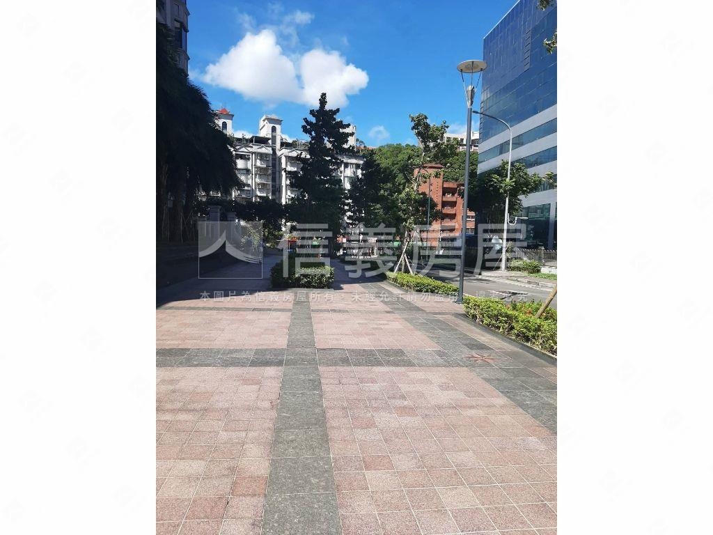 帝品苑時尚大四房房屋室內格局與周邊環境
